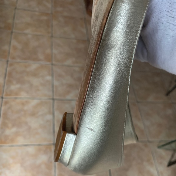 Manolo Blahnik Metallic Platinum Leather Flats - Picture 12 of 16